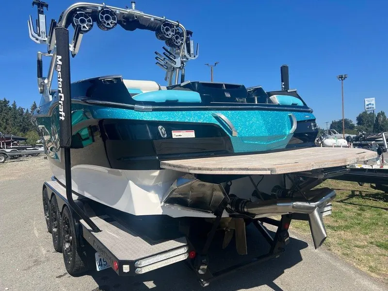 Slide: The Image of MasterCraft X24 2019 - 3