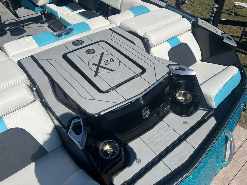 Slide: The Image of MasterCraft X24 2019 - 4
