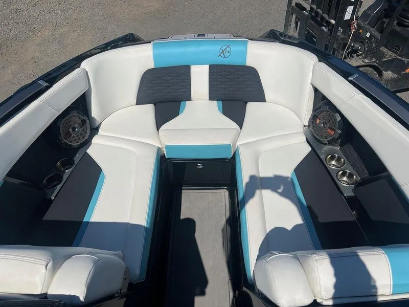 Slide: The Image of MasterCraft X24 2019 - 8