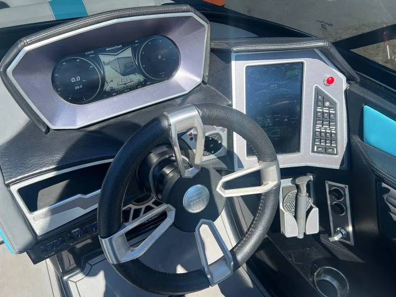 Slide: The Image of MasterCraft X24 2019 - 9