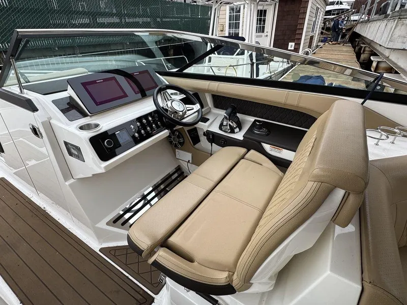 Slide: The Image of Sea Ray SLX 310 2019 - 10