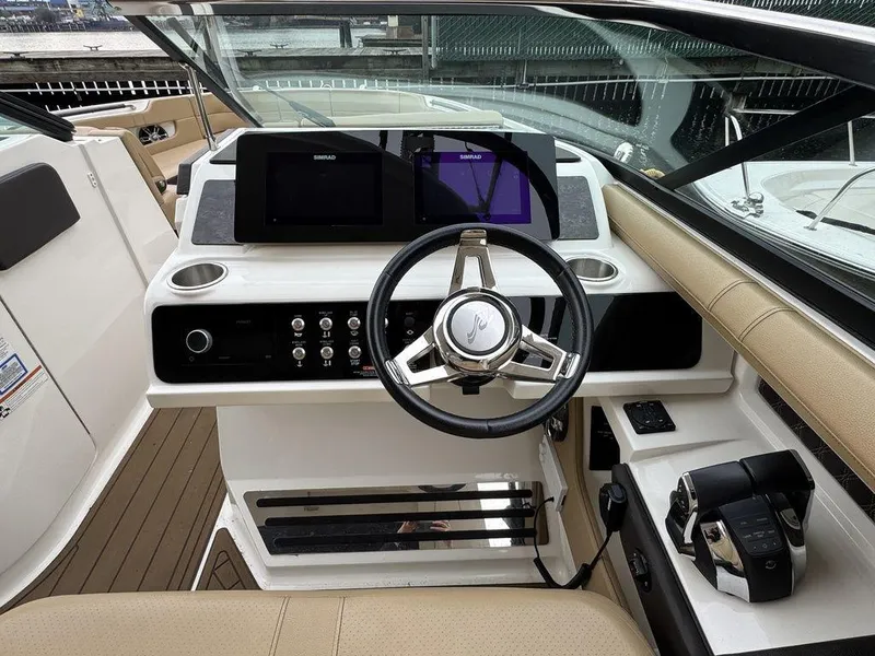 Slide: The Image of Sea Ray SLX 310 2019 - 11