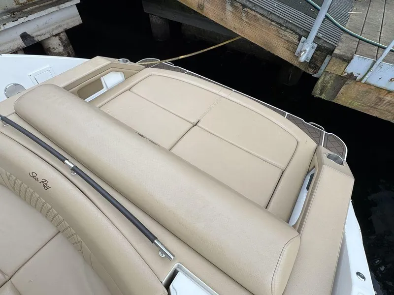 Slide: The Image of Sea Ray SLX 310 2019 - 19