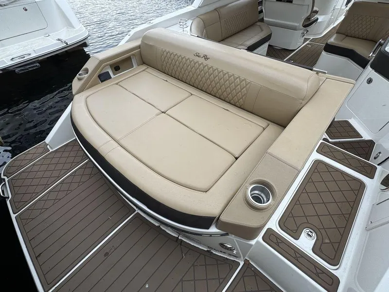 Slide: The Image of Sea Ray SLX 310 2019 - 3