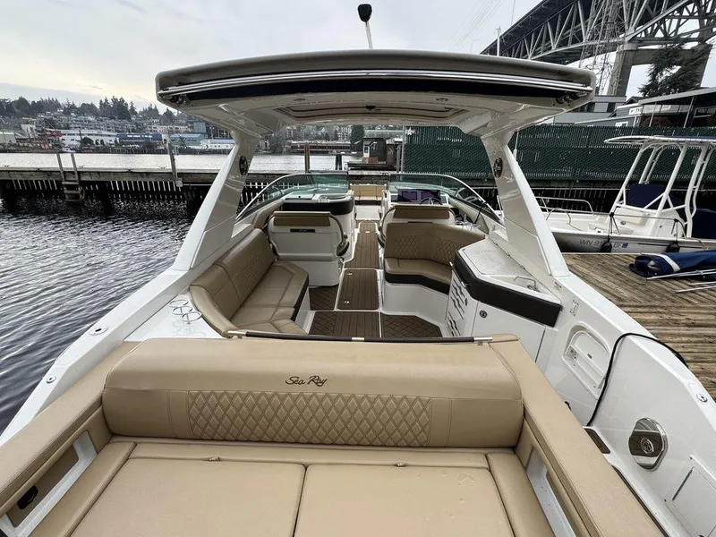 Slide: The Image of Sea Ray SLX 310 2019 - 4