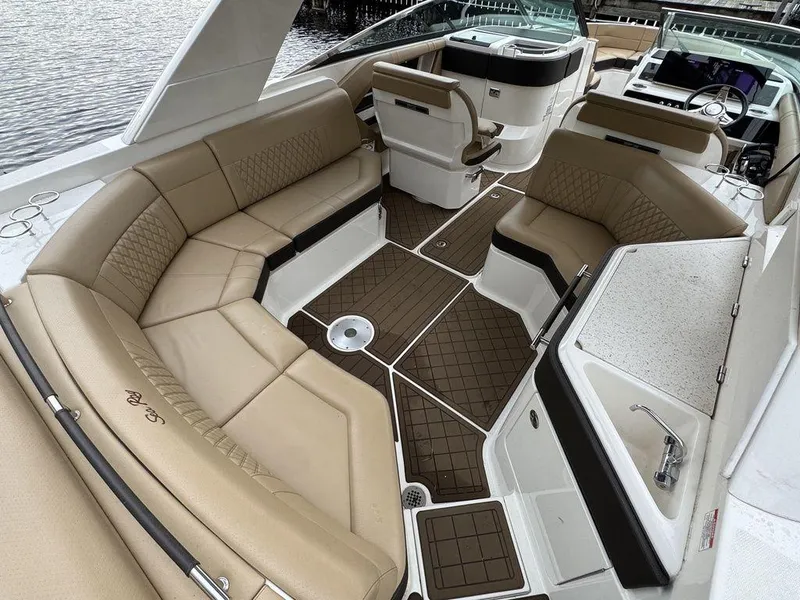 Slide: The Image of Sea Ray SLX 310 2019 - 5