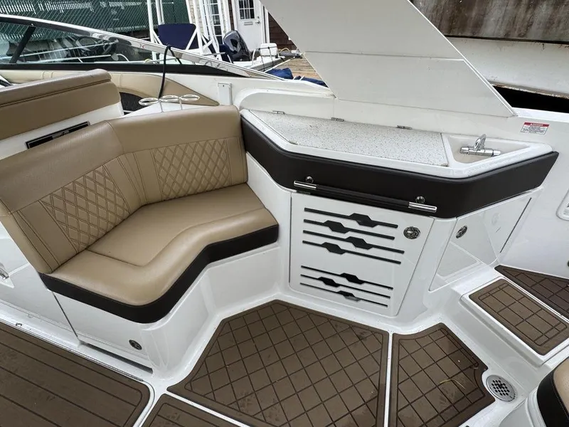Slide: The Image of Sea Ray SLX 310 2019 - 7