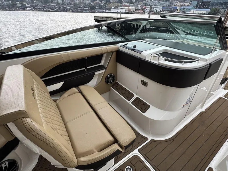 Slide: The Image of Sea Ray SLX 310 2019 - 9