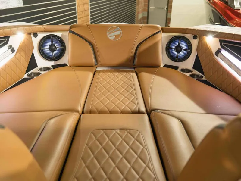 Slide: The Image of Tigé 24RZX 2022 - 12