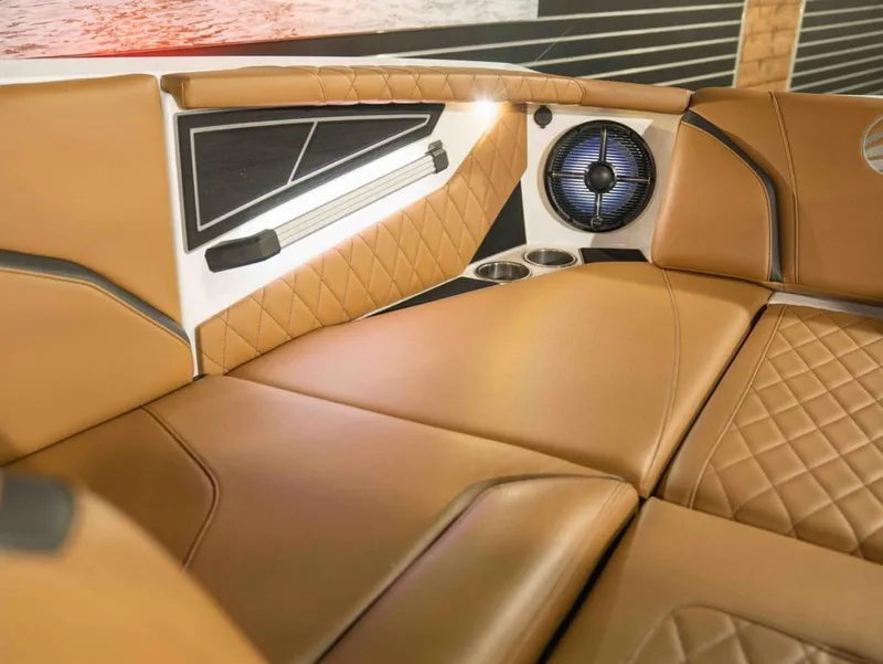 Slide: The Image of Tigé 24RZX 2022 - 13