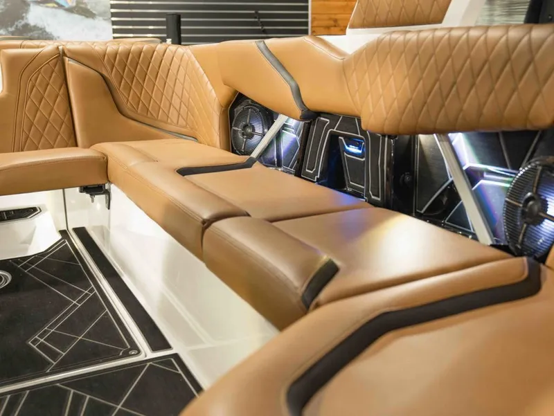 Slide: The Image of Tigé 24RZX 2022 - 19