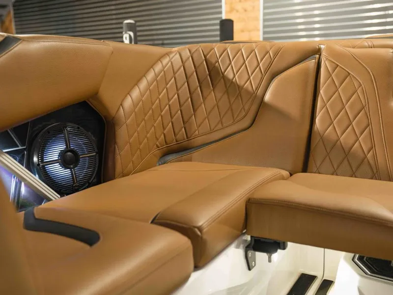 Slide: The Image of Tigé 24RZX 2022 - 20