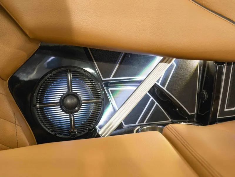 Slide: The Image of Tigé 24RZX 2022 - 22