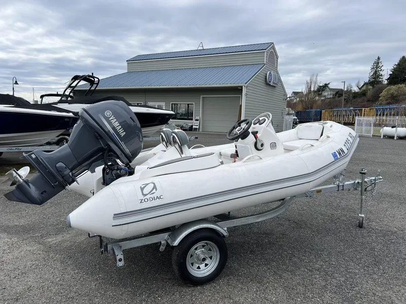 Slide: The Image of Zodiac Yachtline 360 2024 - 3