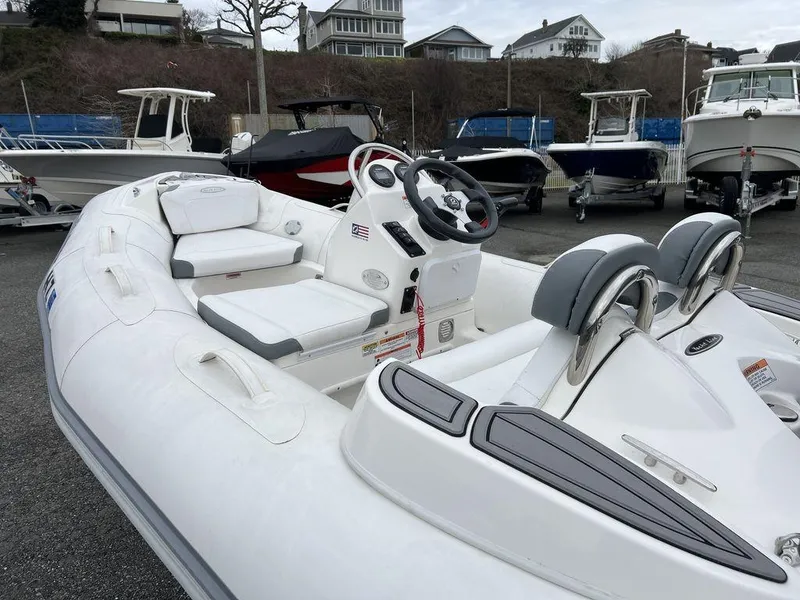 Slide: The Image of Zodiac Yachtline 360 2024 - 7