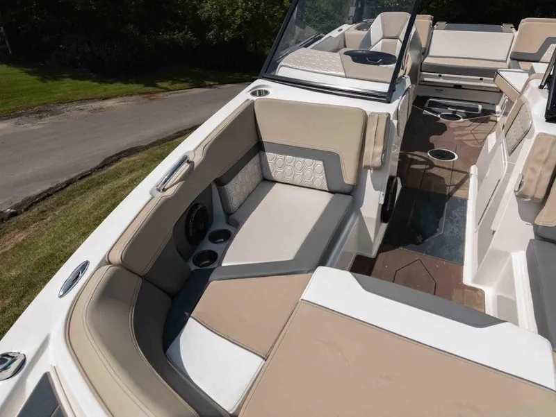 Slide: The Image of Heyday Wake Boats H22 2023 - 10