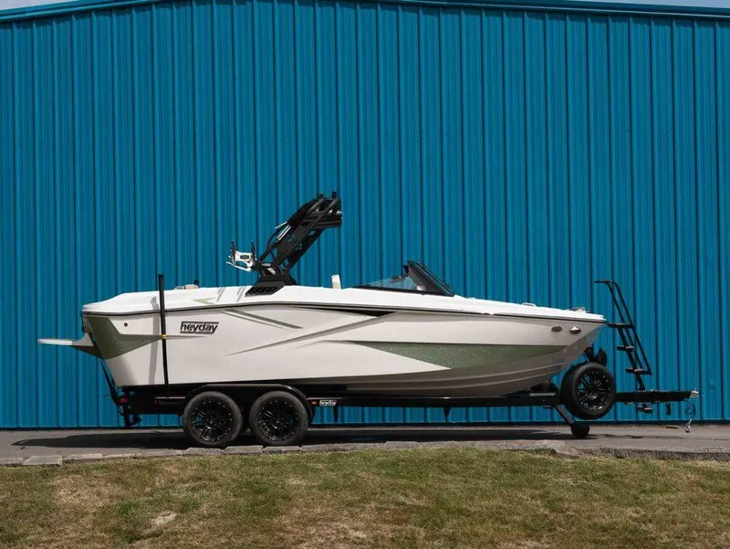 Slide: The Image of Heyday Wake Boats H22 2023 - 14