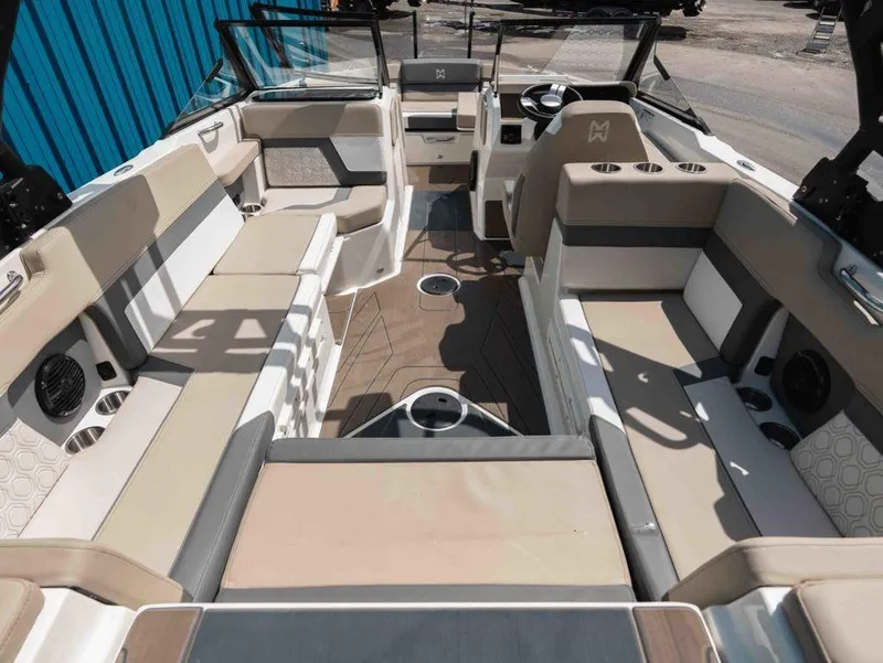 Slide: The Image of Heyday Wake Boats H22 2023 - 5