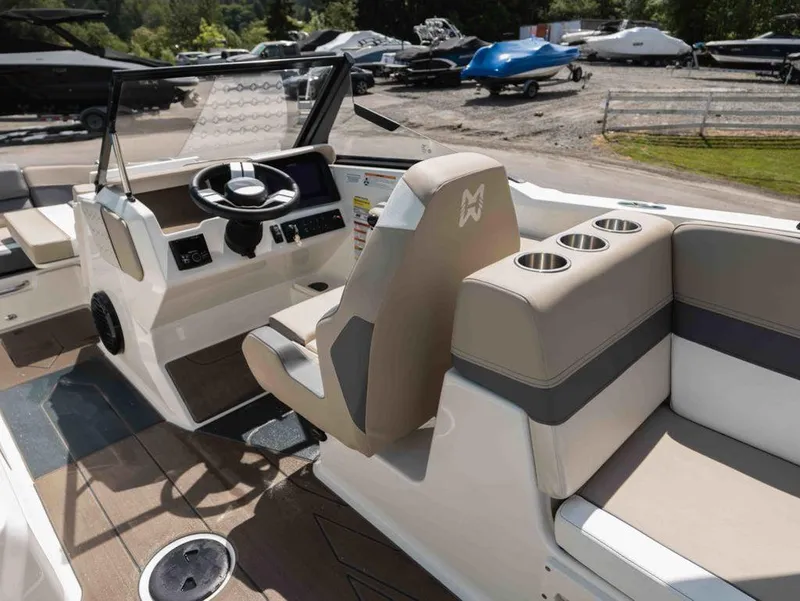 Slide: The Image of Heyday Wake Boats H22 2023 - 7