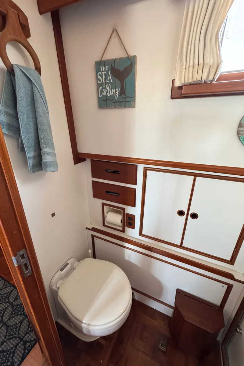Slide: The Image of Grand Banks 42 Classic 2000 boat bathroom interior - 21