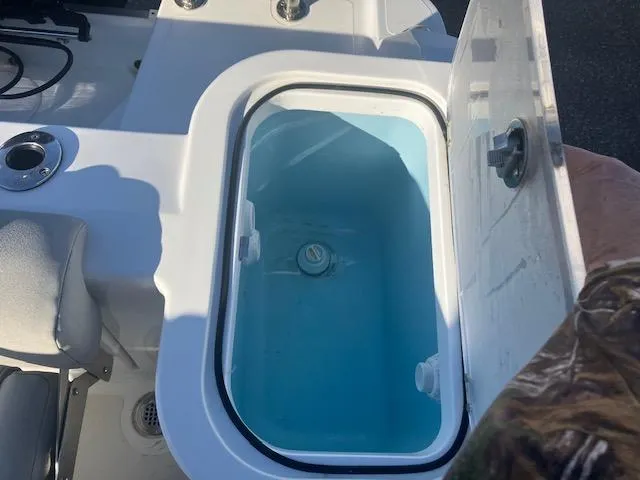 Slide: The Image of Livewell on 2021 Wellcraft 222 Fisherman boat, open lid, showing interior. - 12
