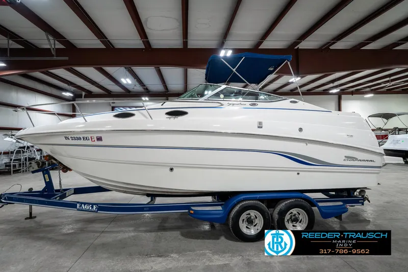 Slide: The Image of 2000 Chaparral Signature 240 boat on trailer in indoor showroom. - 10