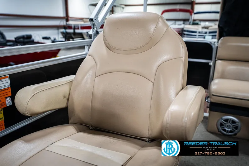 Slide: The Image of Beige captain's chair on 2014 Bennington 522CR pontoon boat, showcasing comfort and style. - 41