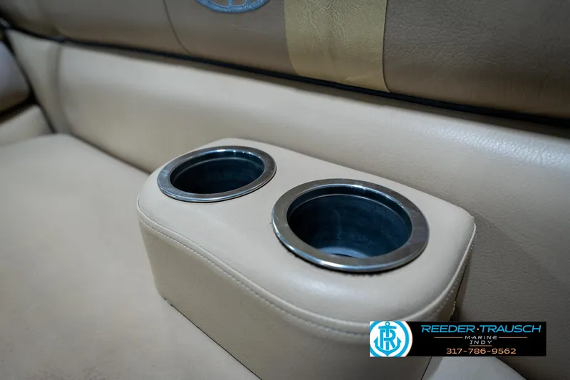 Slide: The Image of Beige leather boat seat with dual cup holders, Bennington 522CR 2014 model. - 48