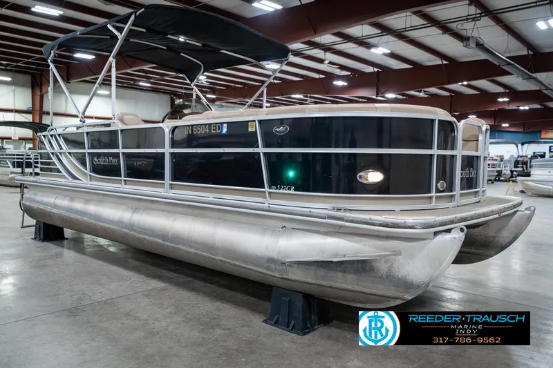 Slide: The Image of 2014 Bennington 522CR pontoon boat in indoor showroom, side view. - 6