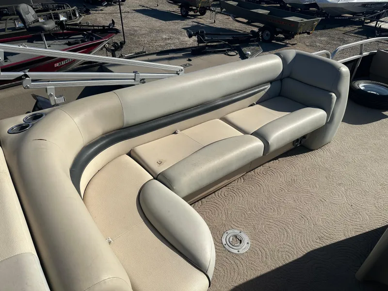 Slide: The Image of 2012 Sun Tracker Fishin' Barge 24 DLX with beige seating and cup holders. - 14