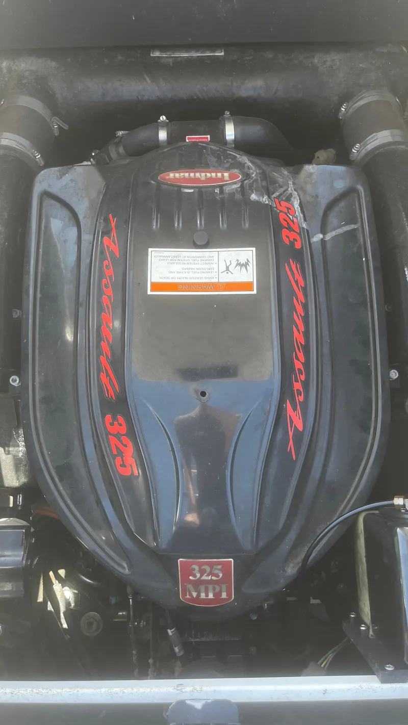 Slide: The Image of 2007 Supra Sunsport 22 V engine, featuring Assault 325 branding. - 9