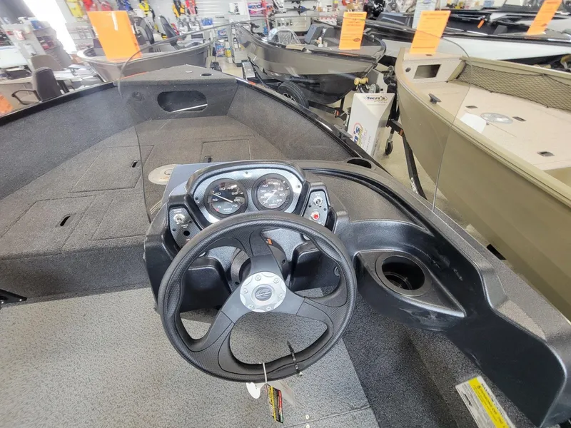 Slide: The Image of Crestliner 1650 Kodiak 2025 - 14