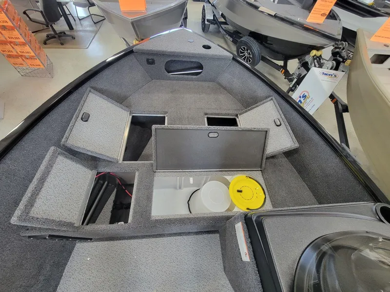 Slide: The Image of Crestliner 1650 Kodiak 2025 - 7