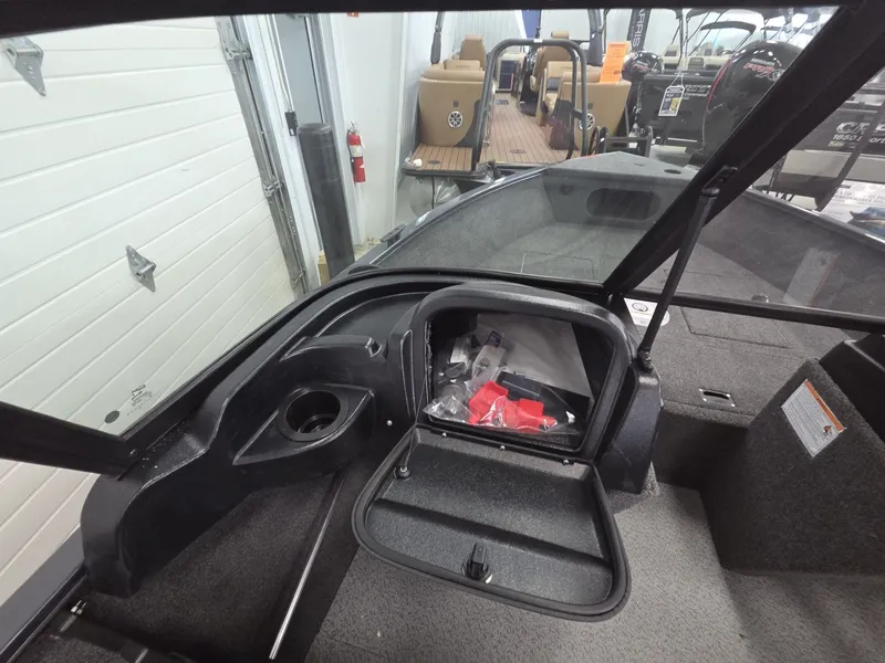 Slide: The Image of Crestliner 1650 Kodiak 2025 - 13