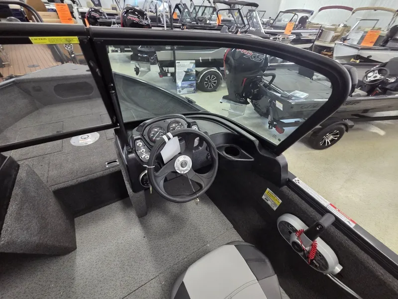 Slide: The Image of Crestliner 1650 Kodiak 2025 - 14