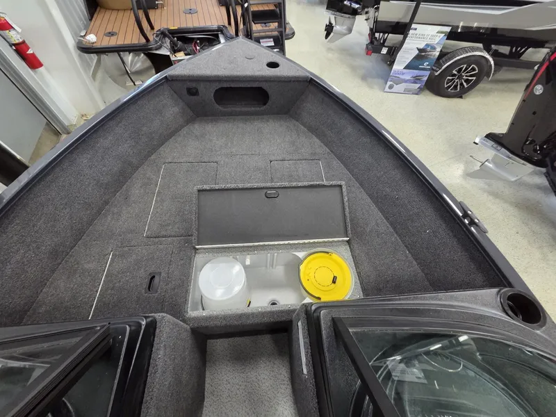 Slide: The Image of Crestliner 1650 Kodiak 2025 - 18