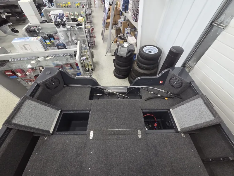 Slide: The Image of Crestliner 1650 Kodiak 2025 - 7