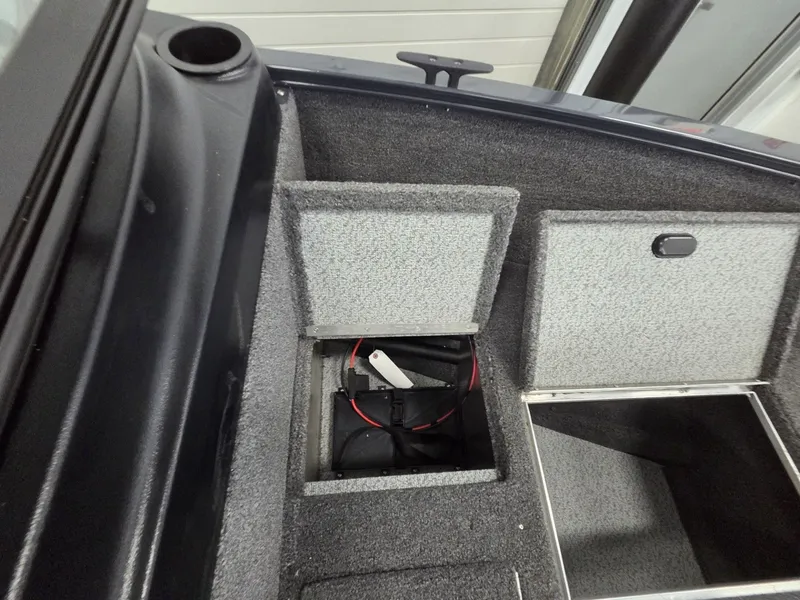 Slide: The Image of Crestliner 1650 Kodiak WT 2025 - 16