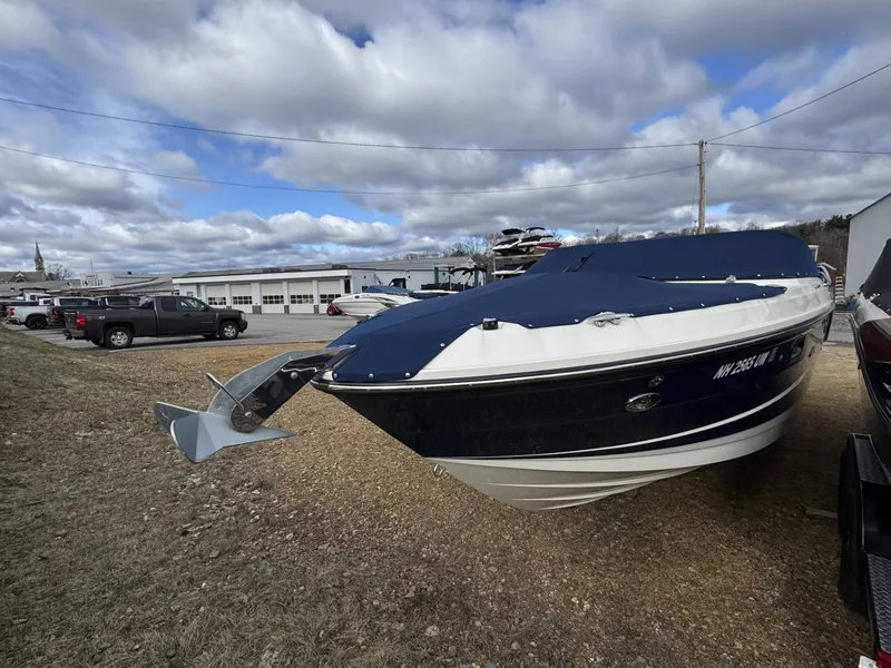 Slide: The Image of Sea Ray 250 SLX 2020 - 3