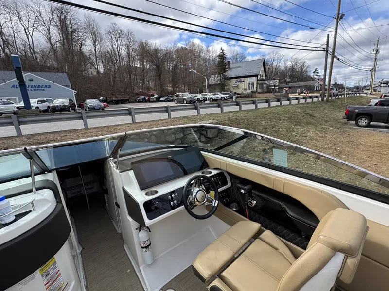 Slide: The Image of Sea Ray 250 SLX 2020 - 6