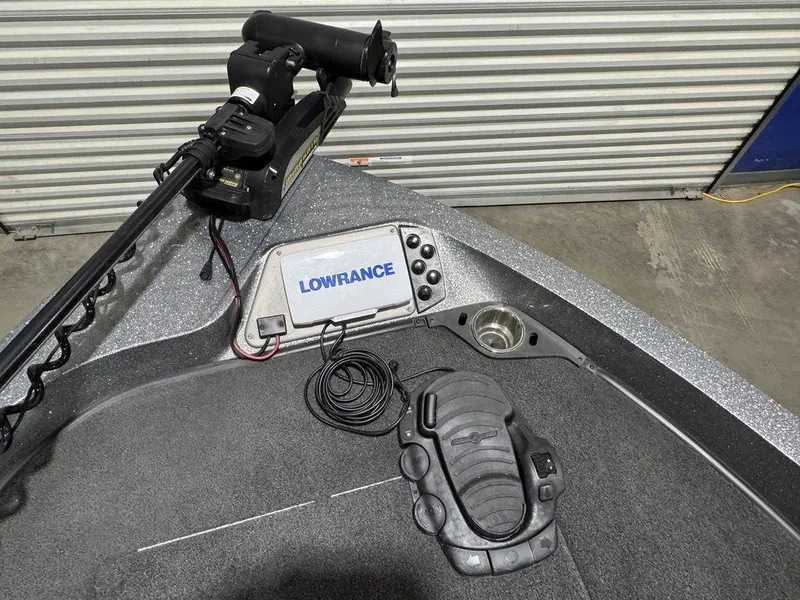 Slide: The Image of 2018 Ranger 212LS boat with Lowrance fishfinder and trolling motor on deck. - 39