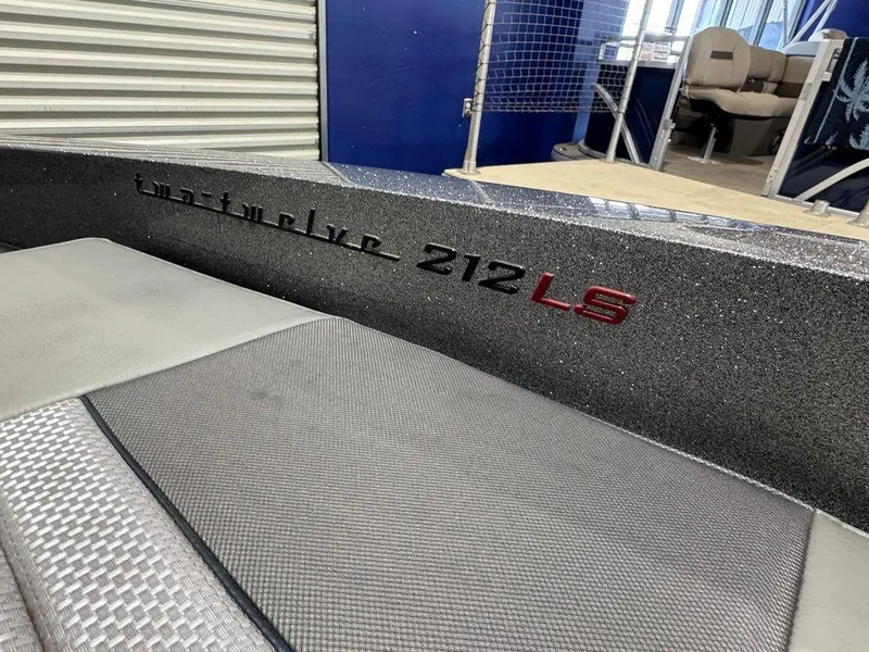 Slide: The Image of Ranger 212LS 2018 - 54