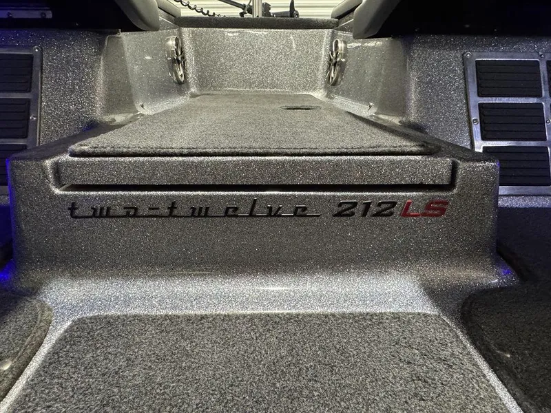 Slide: The Image of Ranger 212LS 2018 - 55