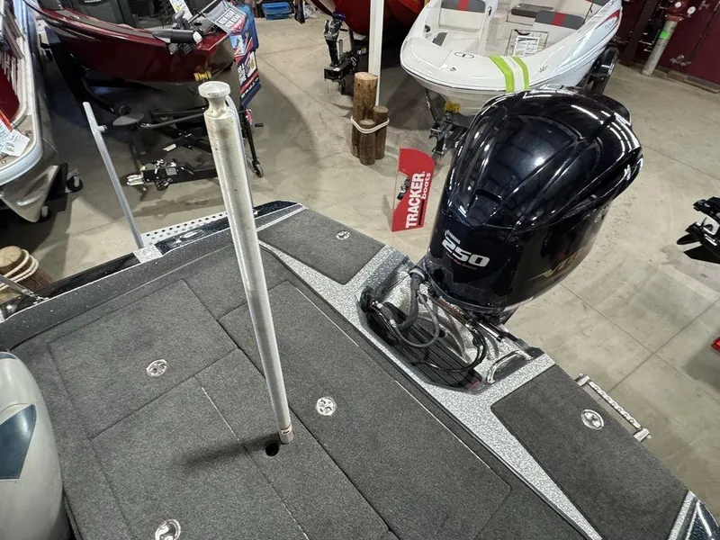 Slide: The Image of Ranger 212LS 2018 - 60