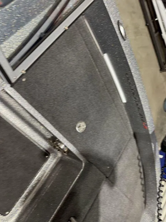 Slide: The Image of Ranger 212LS 2018 - 82