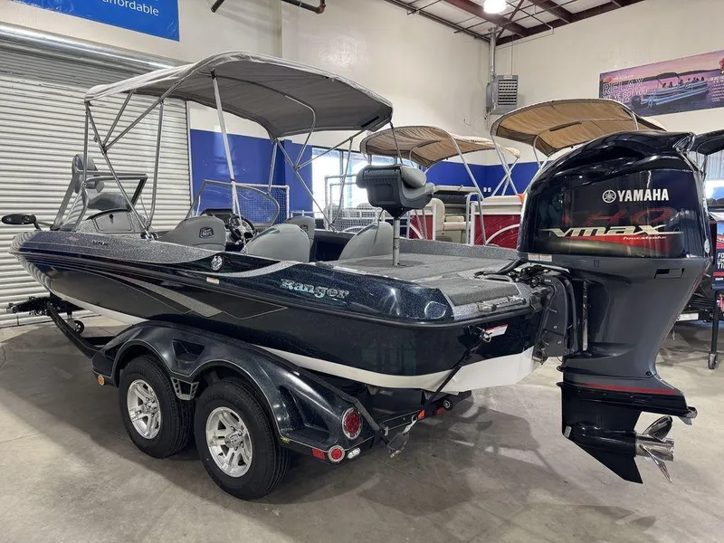 Slide: The Image of 2018 Ranger 212LS boat with Yamaha VMAX engine in showroom. - 9