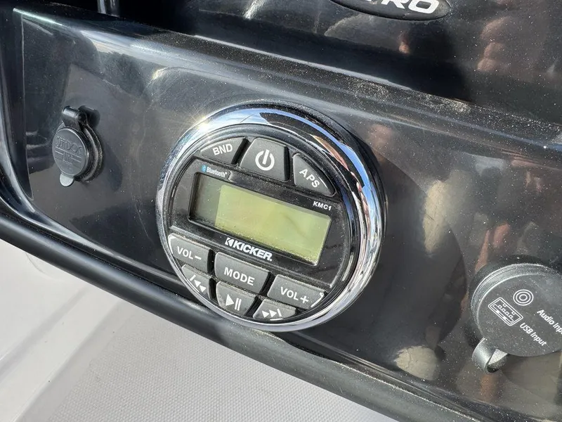 Slide: The Image of Dashboard of 2018 Nitro Z19 Sport featuring Kicker audio system controls. - 32