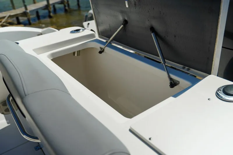 Slide: The Image of NauticStar 28 XS Offshore 2022 - 12