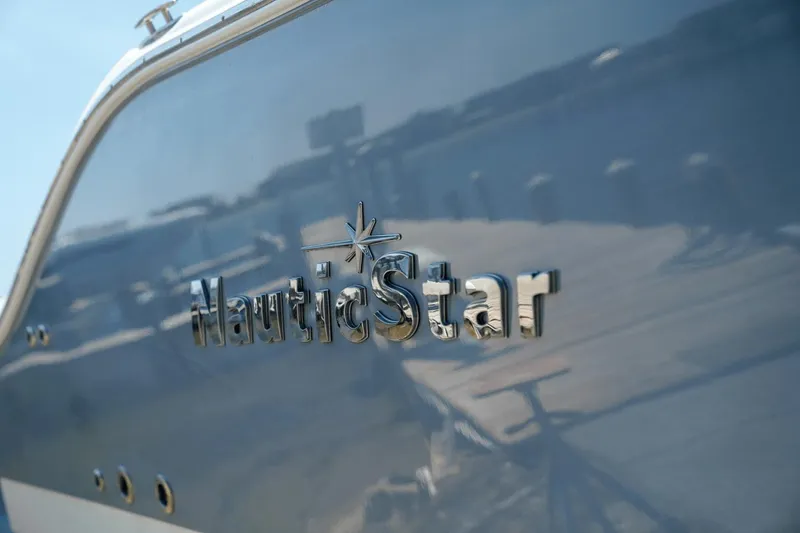 Slide: The Image of NauticStar 28 XS Offshore 2022 - 32