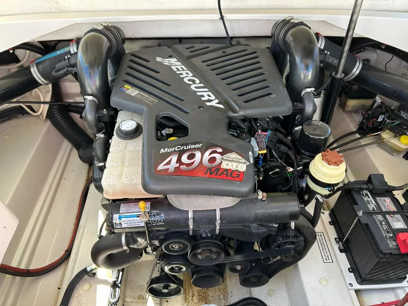 Slide: The Image of 2008 Sea Ray 290 Sundeck engine, MerCruiser 496 MAG, in a clean compartment. - 5